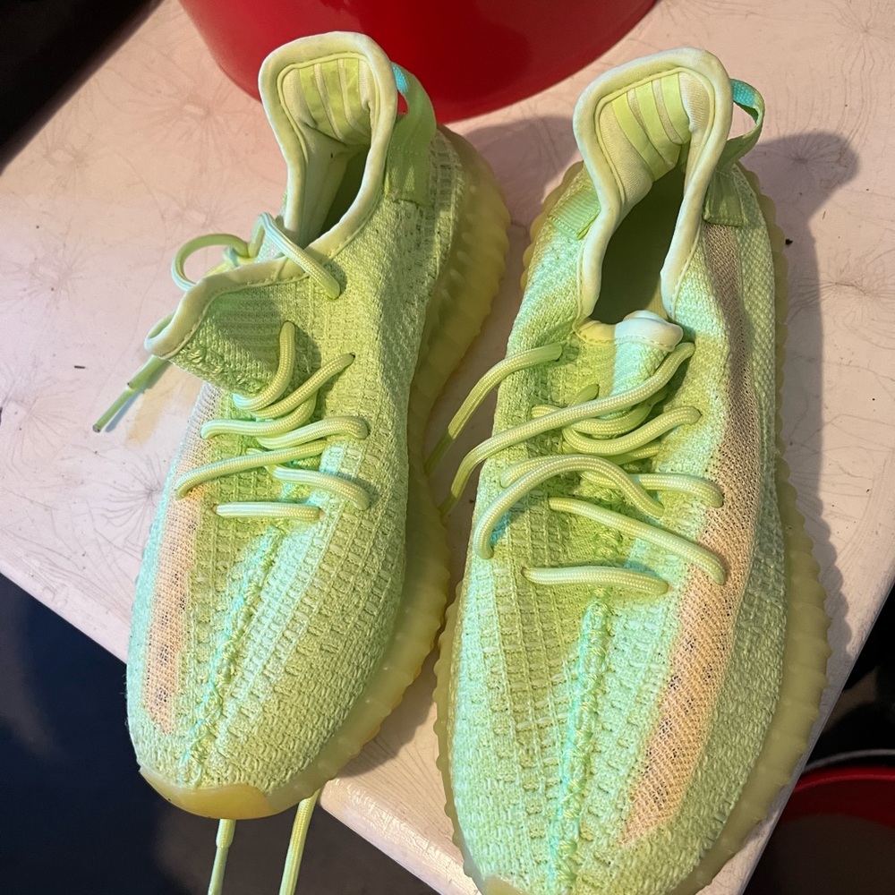 Yeezy glow in the dark never worn the box got damaged moving over here.